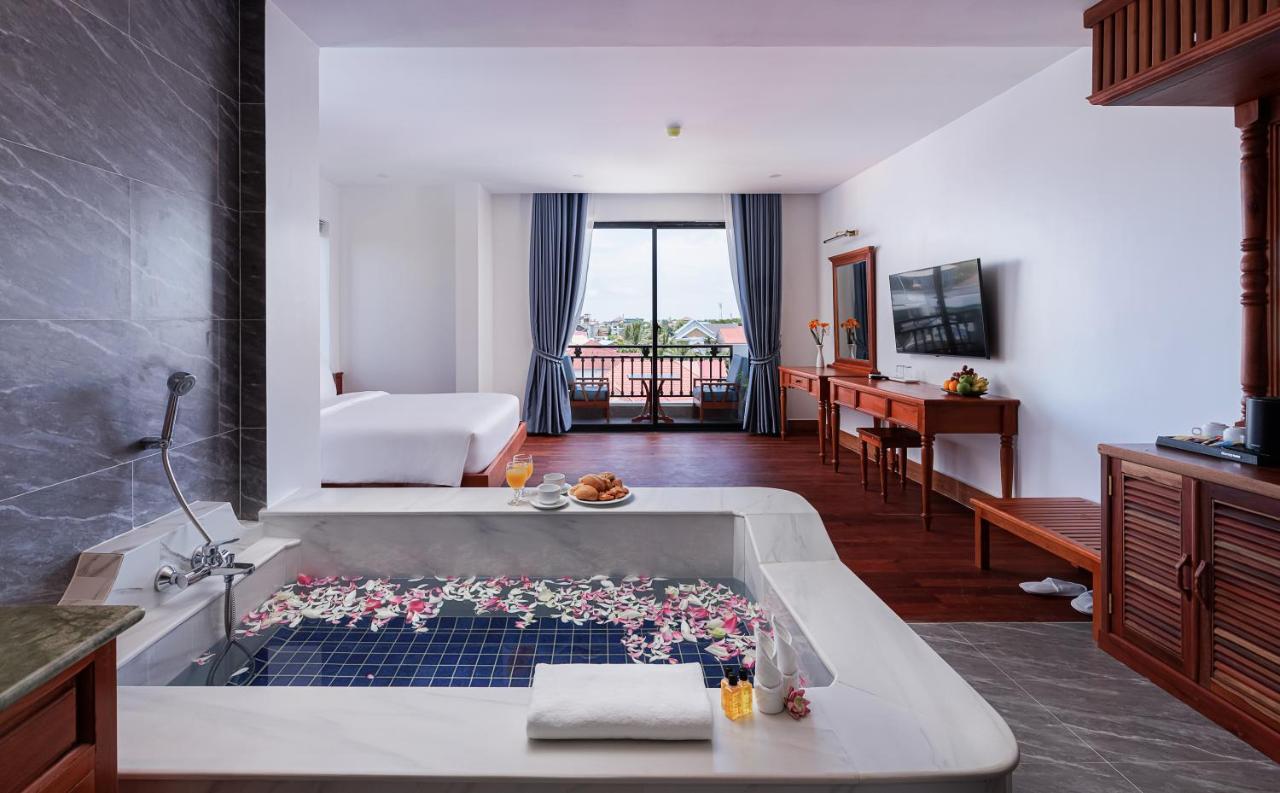 Two Seasons Siem Reap Hotel Eksteriør billede Deluxe Pool Access