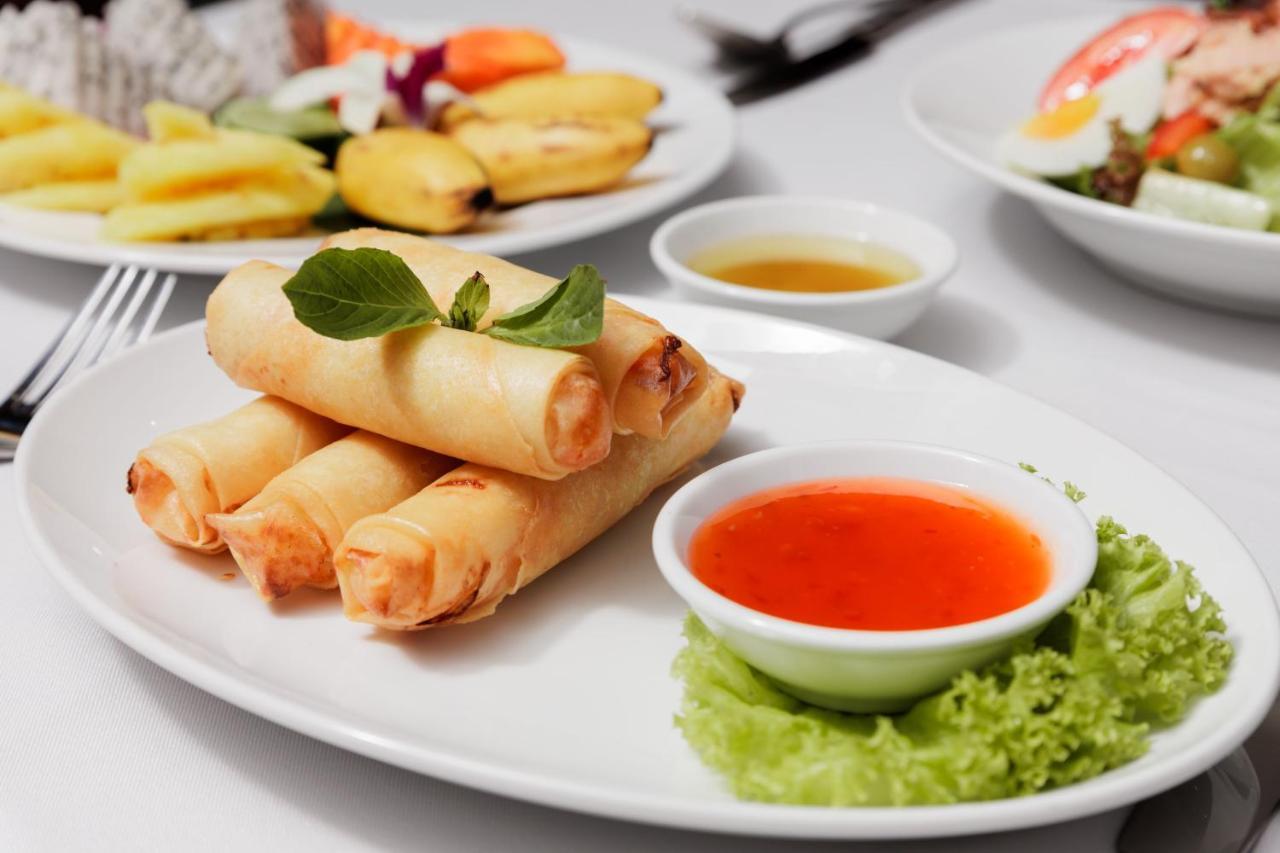 Two Seasons Siem Reap Hotel Eksteriør billede Spring rolls