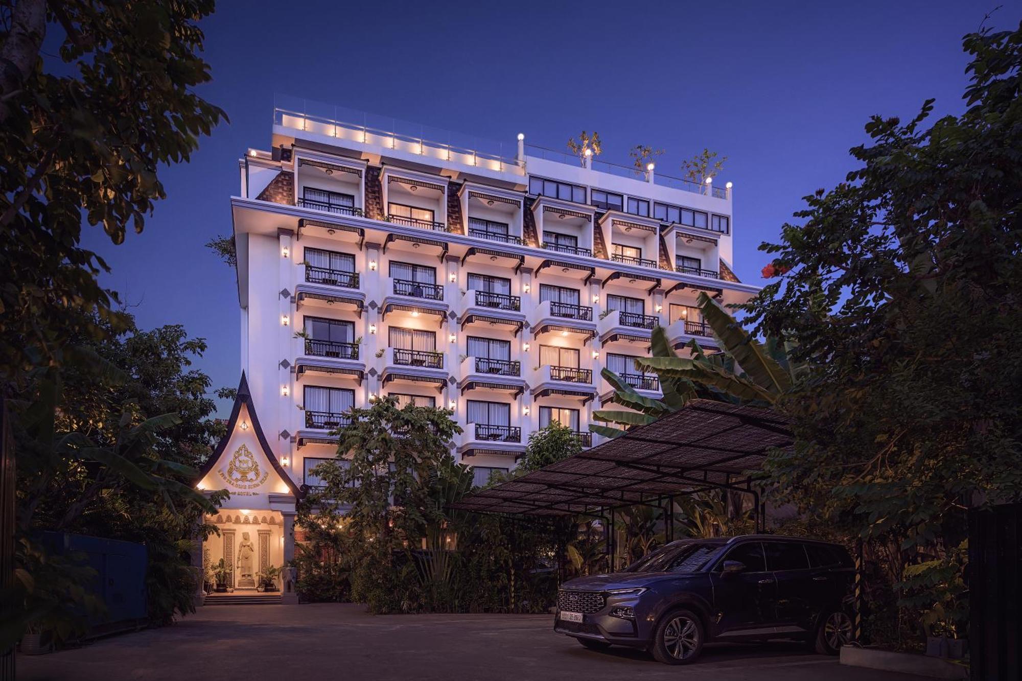 Two Seasons Siem Reap Hotel Eksteriør billede The Royal